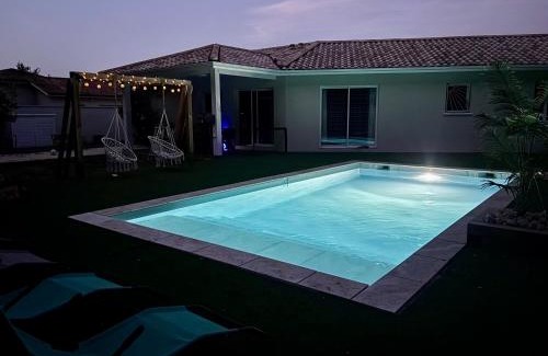 Mios Villa | Maison 3 chambres avec piscine chauffée
