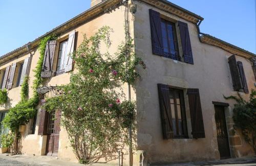 Saint-Macaire House | Maison atypique dans cité médiévale