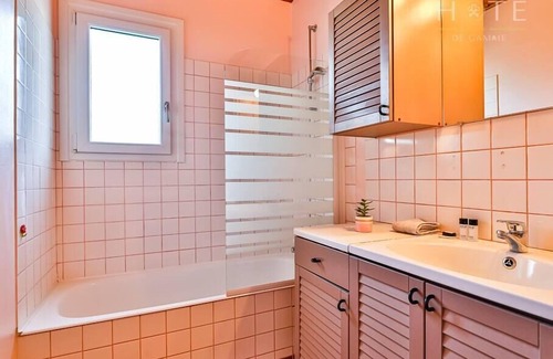 Longeville-sur-Mer House | Maison avec jardin, proche mer.