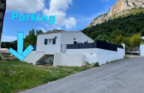 Le Revest-les-Eaux House | Maison avec jardin, parking entre mer et montagne