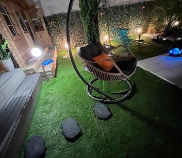 Saran House | Maison avec piscine chauffée jacuzzi a1 heure paris 10 mn du centre ville