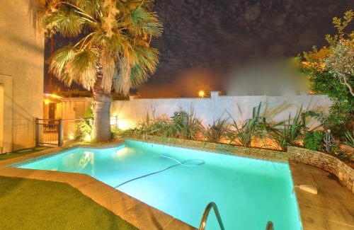 Cuers House | Maison avec piscine et jardin- 4 chambres 8 pers