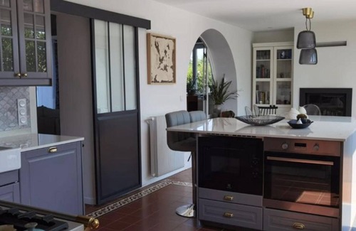 Bassussarry House | Maison Basque Traditionnelle Bien Rénovée Entre mer et Montagne, Chiens Acceptés