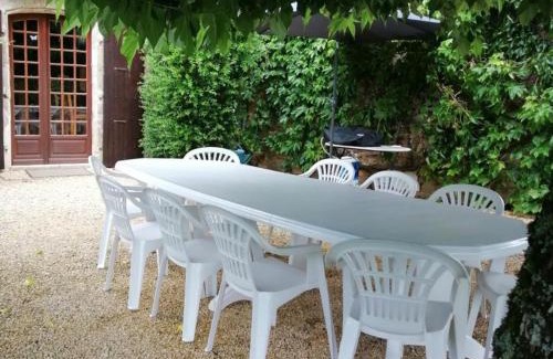 Thenon House | Maison campagnarde avec piscine, animaux acceptés, Wi-Fi, parking, cheminée - FR-1-616-424