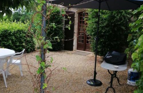 Thenon House | Maison campagnarde avec piscine, animaux acceptés, Wi-Fi, parking, cheminée - FR-1-616-424
