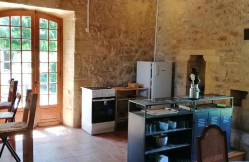 Thenon House | Maison campagnarde avec piscine, animaux acceptés, Wi-Fi, parking, cheminée - FR-1-616-424