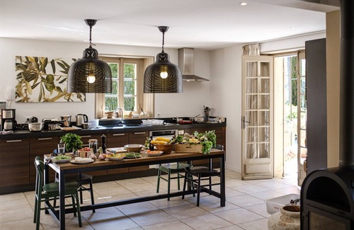 Pernes-les-Fontaines Villa | MAISON CAPUCINE - LUXURY VILLA + HEATED POOL + CONCIERGE SERVICE