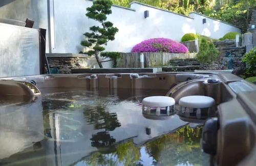 Saint-James House | Maison Contemporaine Well-being Jacuzzi Hammam and Immersive Art in a Zen setting