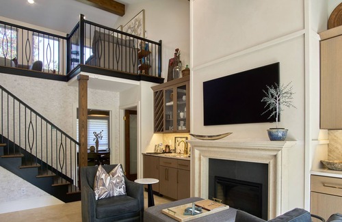 State College House | MAISON de BLUE et BLANC, Luxury Renovated Home, Close to Beaver Stadium.n