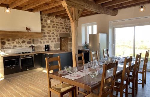 Ygrande House | Maison de ferme rénovée 18ème avec jardin, cheminée, Wi-Fi et parking - FR-1-489-433