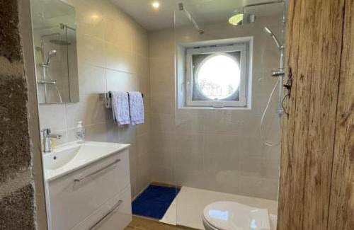 Ygrande House | Maison de ferme rénovée 18ème avec jardin, cheminée, Wi-Fi et parking - FR-1-489-433