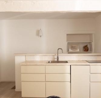 Lourmarin Apartment | Maison de village Arty et terrasse au calme
