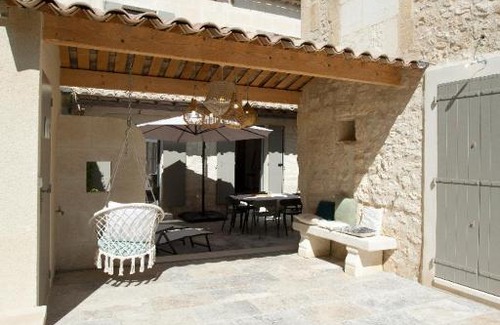 Fontvieille House | Maison de village provencal avec piscine