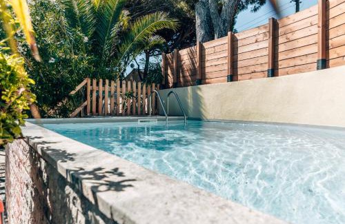 La Nartelle Villa | Maison Familiale avec Piscine Privée, plage à pied, Frais Obligatoires à régler à l'arrivée, Linge 15e par pers & Ménage 70e par séjour voir profil Mandatory fees in cash to be paid on arrival linen 15e per person 70e housekeeping per stay