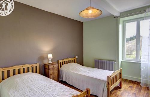 Saint-Didier-sur-Rochefort House | Maison familiale près du Forez - jusqu'à 12 personnes, animaux admis - FR-1-496-18