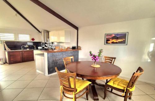 Saint-Joseph House | Maison Hibiscus