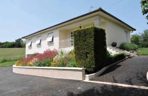 Agonac House | Maison Indépendante avec Grand Jardin, Cheminée, Wifi et Équipements de Loisirs à Agonac - FR-1-616-97