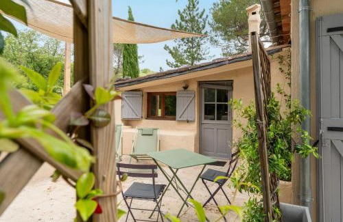 Apt Apartment | Maison Marvic, Studio dans les pins