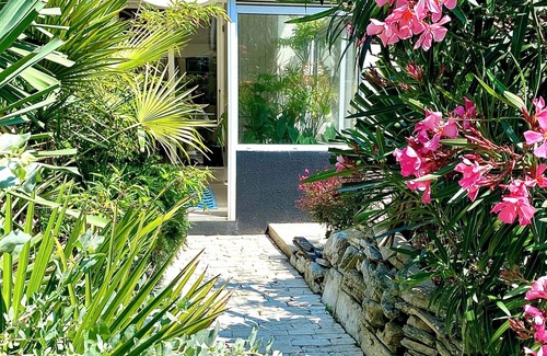 Domino House | Maison Privée Tout Bord de Plage Avec Piscine