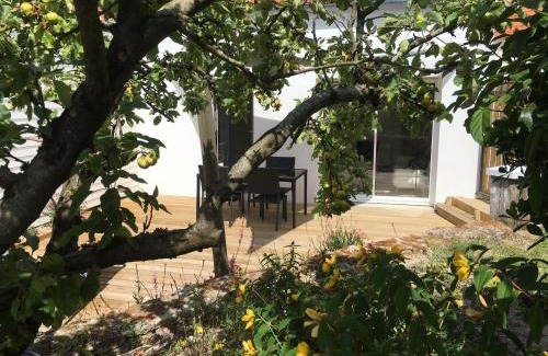 Barbatre House | Maison rénovée proche mer avec terrasse, parking privé et wifi à Barbâtre - FR-1-426-440