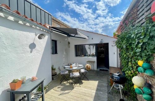 Brem Sur Mer House | Maison rénovée, loft artiste, Brem Sur Mer, 3 pers, WIFI - FR-1-231-336