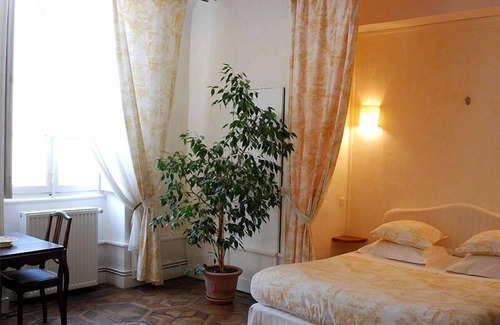 Autun House | Maison Sainte-Barbe