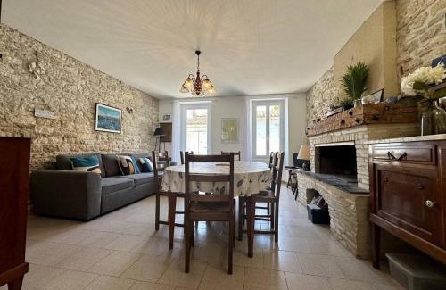 Cheray House | Maison spacieuse à Saint-Georges-d'Oléron, 7 couchages, proche commerces, jardin et barbecue - FR-1-246A-328