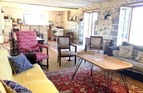 Aurillac House | Maison spacieuse avec vue sur la montagne à Naucelles