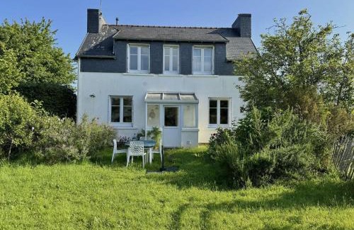 La Foret-Fouesnant House | Maison typique proche plage de Kerleven et golf, calme, jardin reposant, services de conciergerie - FR-1-481-165