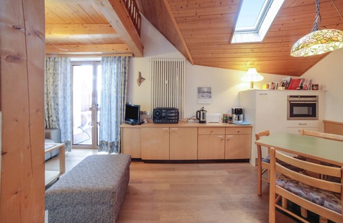 Avelengo Apartment | Maisonette "Meraner Blick" with Balcony & Wi-Fi; Parking Available