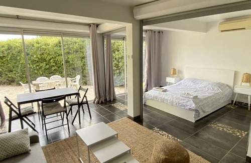 Boulouris-sur-Mer Apartment | Maisonnette climatisée à 10 m de la plage de la péguière