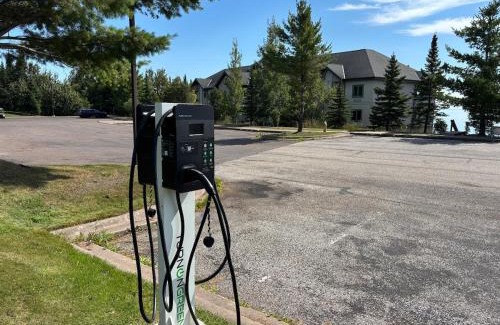 Two Harbors Apartment | Majestic Lake Views Studio 2-Queen Beds and Heated Pools