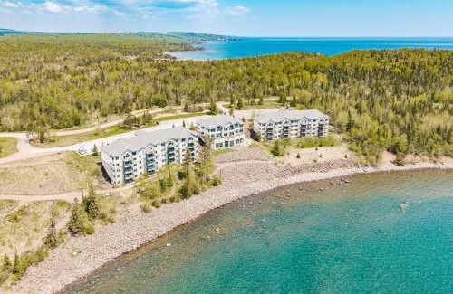 Two Harbors Apartment | Majestic Lake Views Studio 2-Queen Beds and Heated Pools