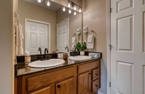 Table Rock Condo | Majestic Lakeside Hideaway