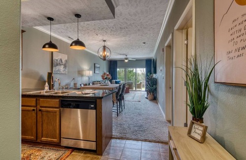 Table Rock Condo | Majestic Lakeside Hideaway