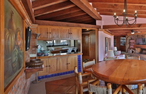 Valle de Bravo Villa | Majestic Lakeview Home, Jacuzzi, BBQ, Walk to Town