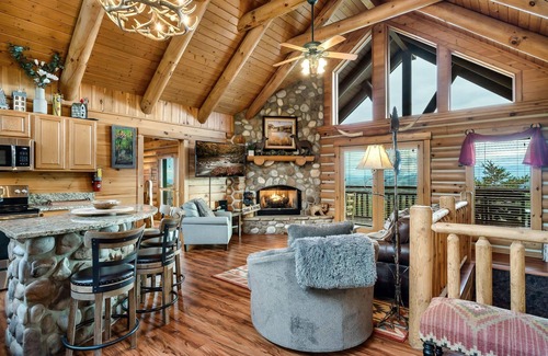 Gatlinburg - Pigeon Forge House | Majestic Views | Smoky Mtn Romance | Ultimate Honeymoon Cabin Near Pigeon Forge