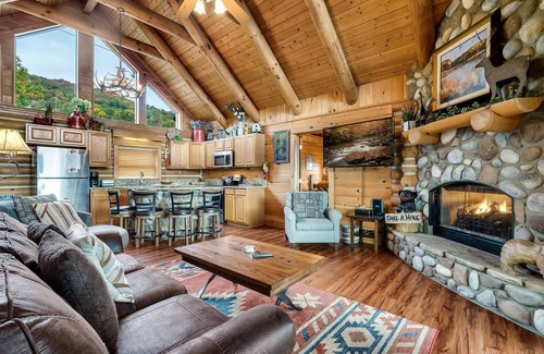 Gatlinburg - Pigeon Forge House | Majestic Views | Smoky Mtn Romance | Ultimate Honeymoon Cabin Near Pigeon Forge