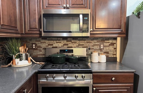 North Las Vegas House | Major Vacations! Jacuzzi!pool table ! 3bd