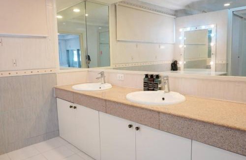 Guadalupe Nuevo House | Makati Altean Apartment (Delfin Room)