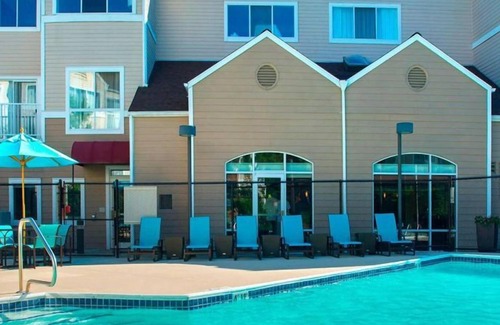 Westborough House | Make Your Trip All The More Enjoyable! Free Parking, Pets Allowed, Onsite Pool