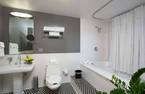 Downtown Columbus Hotel | Make Your Trip More Enjoyable! Pets are Welcome, Near Franklin Park Conservatory
