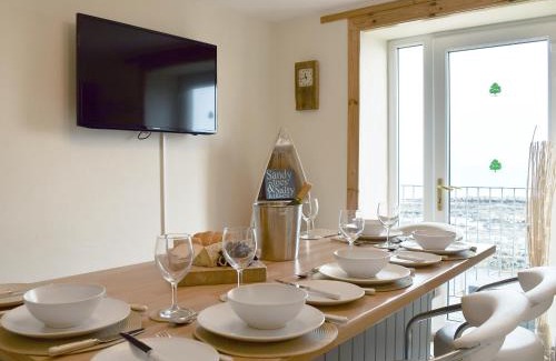 Anstruther House | Making Waves