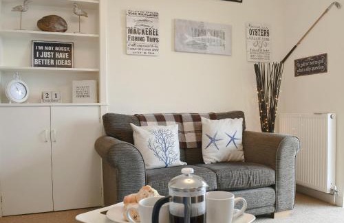 Anstruther House | Making Waves