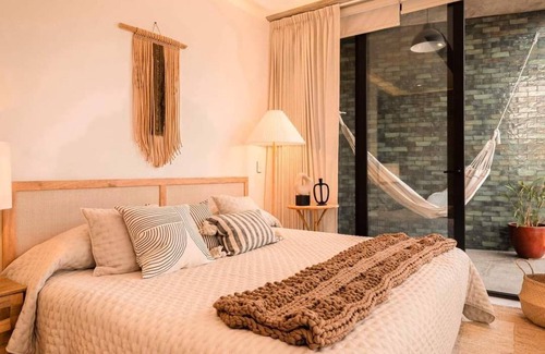 Lazaro Cardenas Hotel | Mako 54