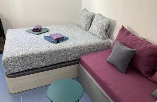 Los Tilos Apartment | Malagueña Salerosa "Apartamento - estudio con terraza" En casa típica de 1 a 4 dormitorios