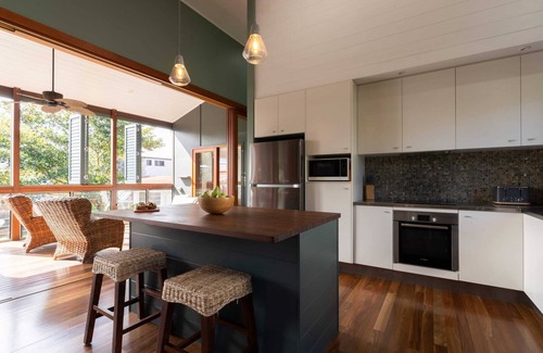 Dicky Beach House | Malakai Beach House S