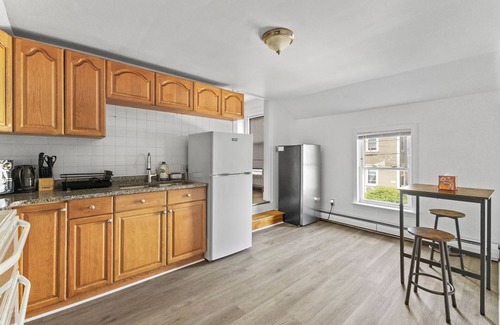 Malden Apartment | Malden 3Br Apt on 2F/with Free parking/WiFi/Windows AC