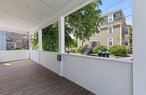 Malden Apartment | Malden 3Br Apt on 2F/with Free parking/WiFi/Windows AC