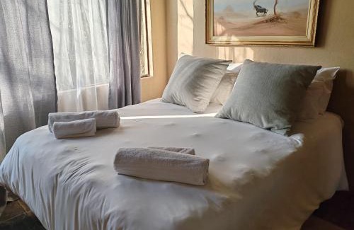 Maruleng Ski Chalet | Mali Mali Safari Lodge House 5